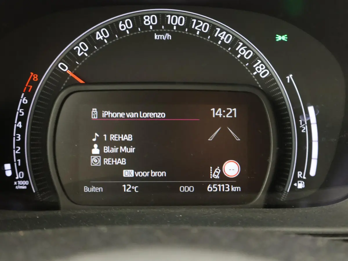 1.0 VVT-i MT PLAY + ADAPTIVE CRUISE | APPLE CARPLAY | CAMERA | AIRCO