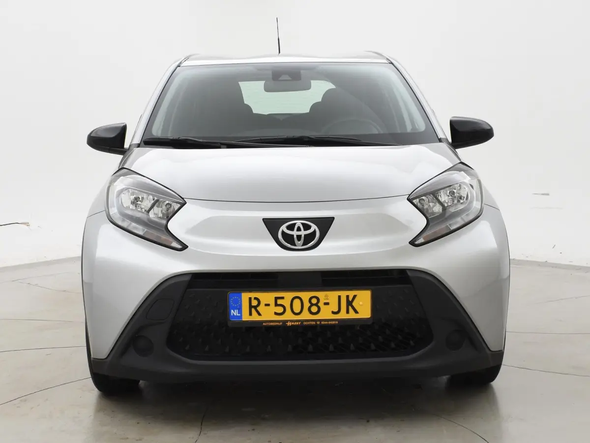 1.0 VVT-i MT PLAY + ADAPTIVE CRUISE | APPLE CARPLAY | CAMERA | AIRCO