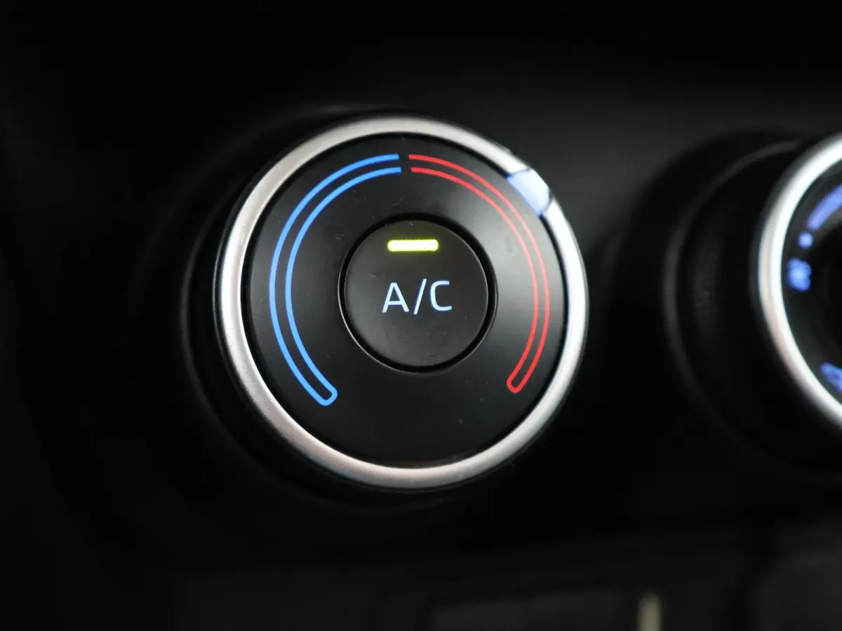 1.0 VVT-i MT PLAY + ADAPTIVE CRUISE | APPLE CARPLAY | CAMERA | AIRCO
