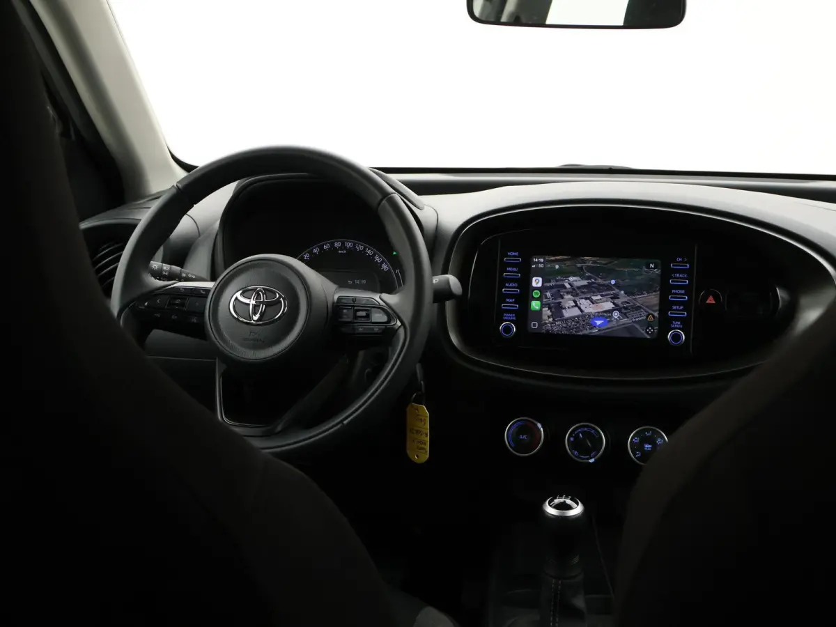 1.0 VVT-i MT PLAY + ADAPTIVE CRUISE | APPLE CARPLAY | CAMERA | AIRCO