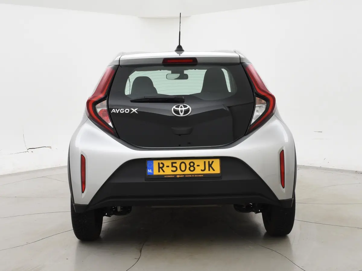 1.0 VVT-i MT PLAY + ADAPTIVE CRUISE | APPLE CARPLAY | CAMERA | AIRCO