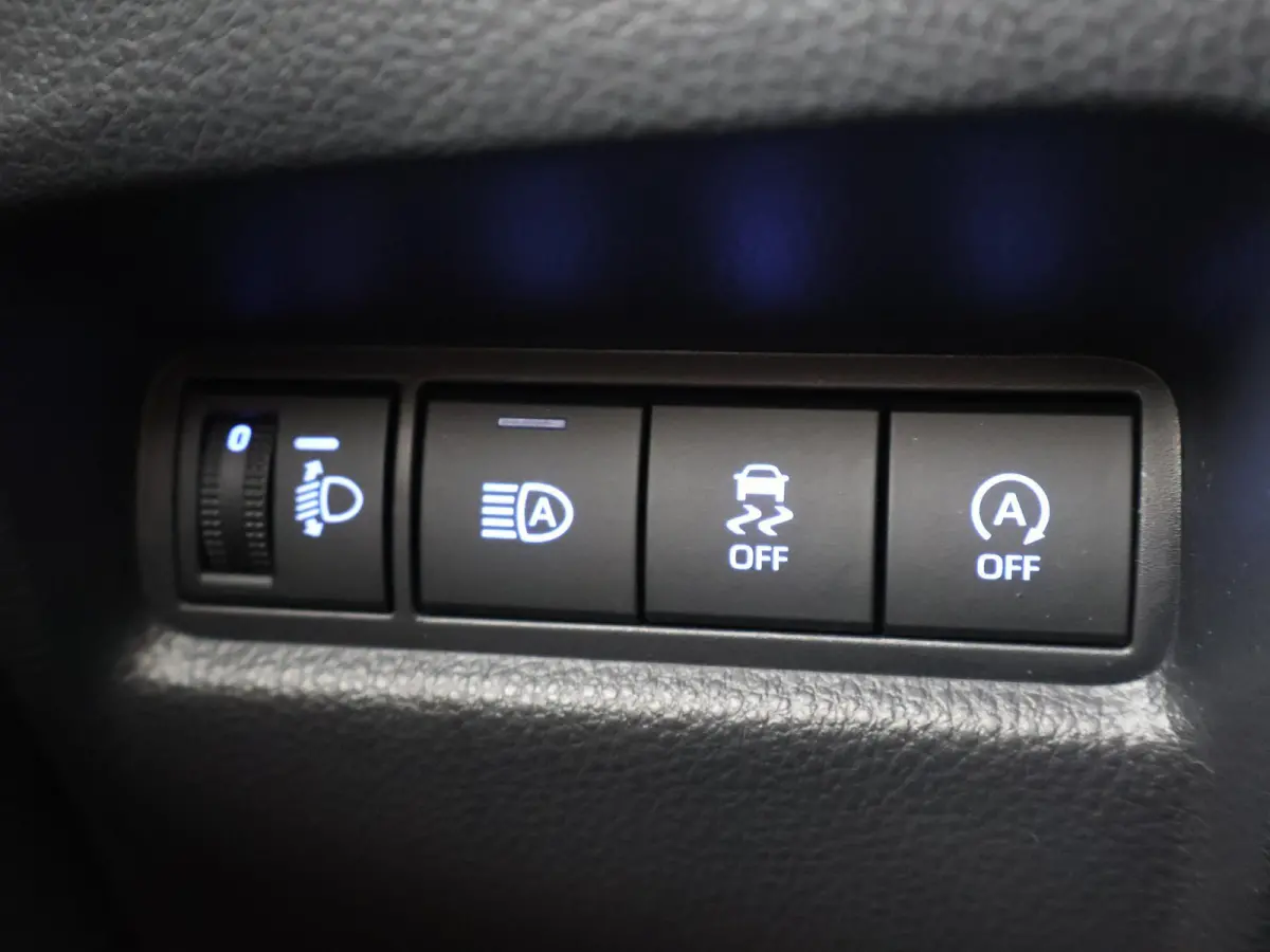 1.0 VVT-i MT PLAY + ADAPTIVE CRUISE | APPLE CARPLAY | CAMERA | AIRCO
