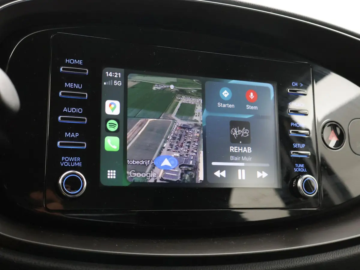 1.0 VVT-i MT PLAY + ADAPTIVE CRUISE | APPLE CARPLAY | CAMERA | AIRCO