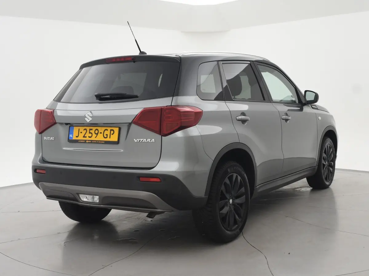 1.0 BOOSTERJET SELECT TWO-TONE + CAMERA | APPLE CARPLAY | DAB | STOELVERWARMING