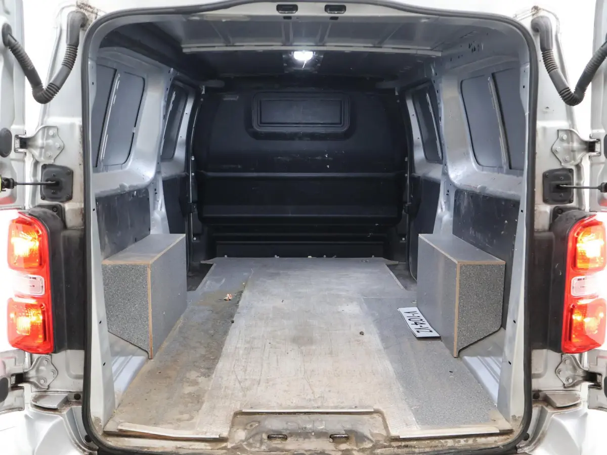 2.0 D-4D PROFESSIONAL + 2 SCHUIFDEUREN | LEDER | NAVIGATIE | TREKHAAK 2500 KG