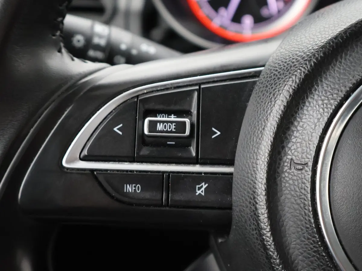 1.2 COMFORT SMART HYBRID + ADAPTIVE CRUISE / LED / AIRCO