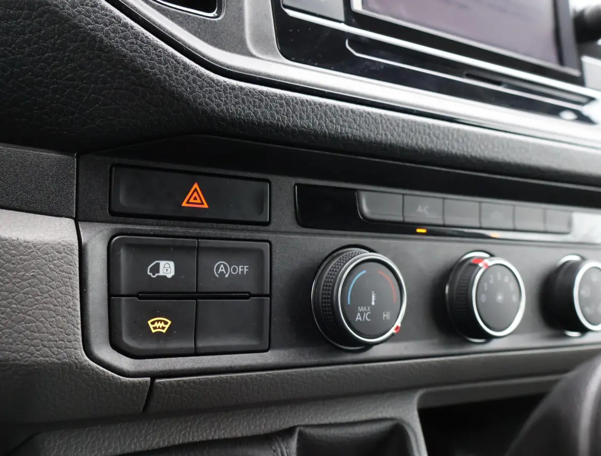 30 2.0 TDI L3H3 + APPLE CARPLAY / ANDROID AUTO / PDC / CRUISE / DEEP OCEAN