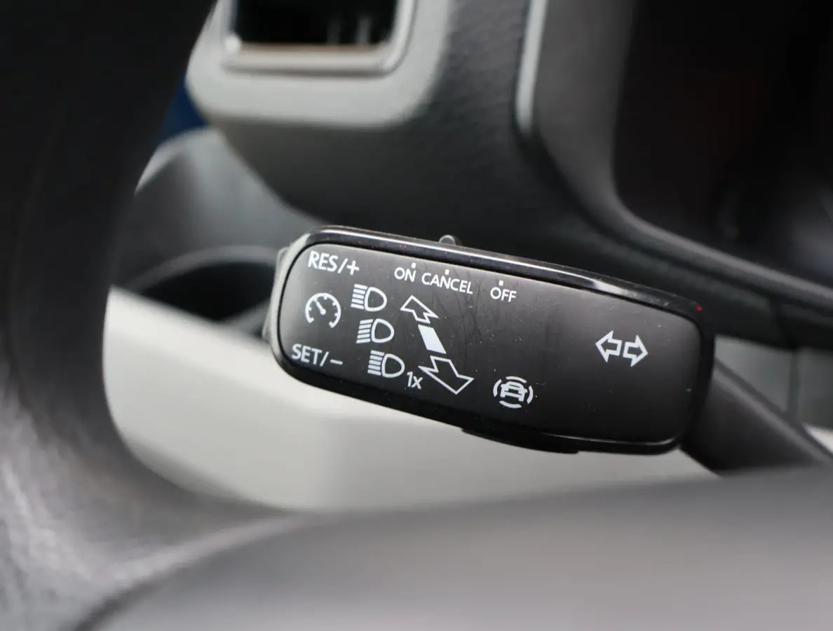 30 2.0 TDI L3H3 + APPLE CARPLAY / ANDROID AUTO / PDC / CRUISE / DEEP OCEAN