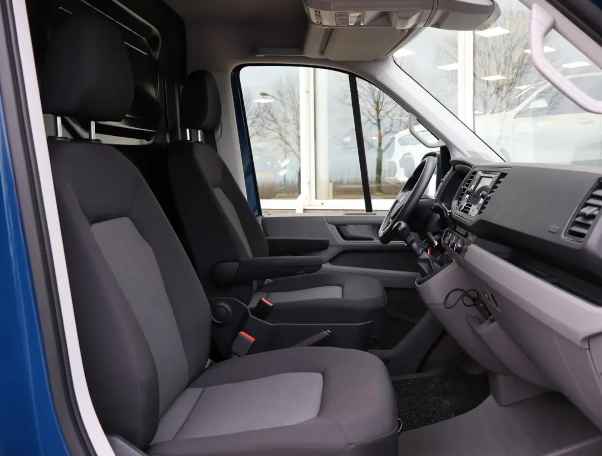 30 2.0 TDI L3H3 + APPLE CARPLAY / ANDROID AUTO / PDC / CRUISE / DEEP OCEAN