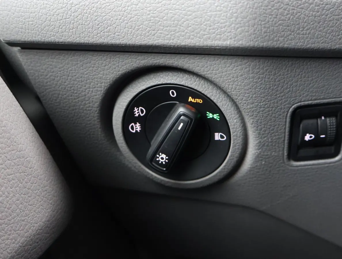 30 2.0 TDI L3H3 + APPLE CARPLAY / ANDROID AUTO / PDC / CRUISE / DEEP OCEAN