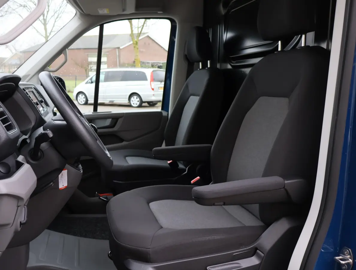 30 2.0 TDI L3H3 + APPLE CARPLAY / ANDROID AUTO / PDC / CRUISE / DEEP OCEAN