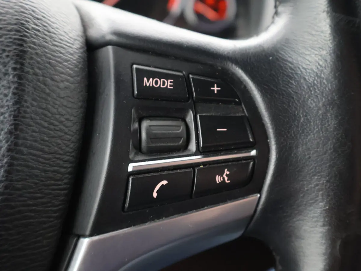 xDrive40e HYBRID + HEAD-UP DISPLAY / NAPPA LEDER / SURROUND VIEW CAMERA / 20 INCH LMV