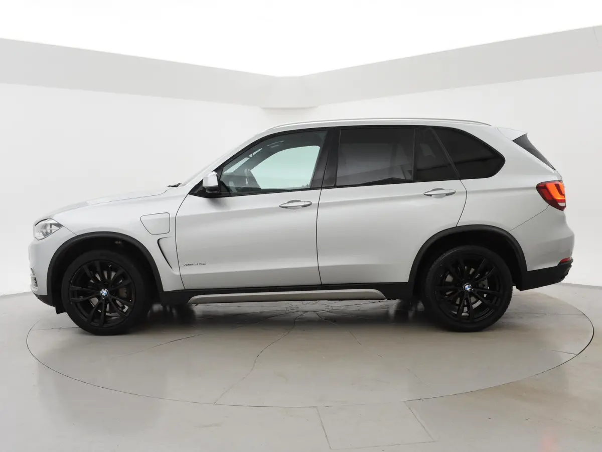 xDrive40e HYBRID + HEAD-UP DISPLAY / NAPPA LEDER / SURROUND VIEW CAMERA / 20 INCH LMV