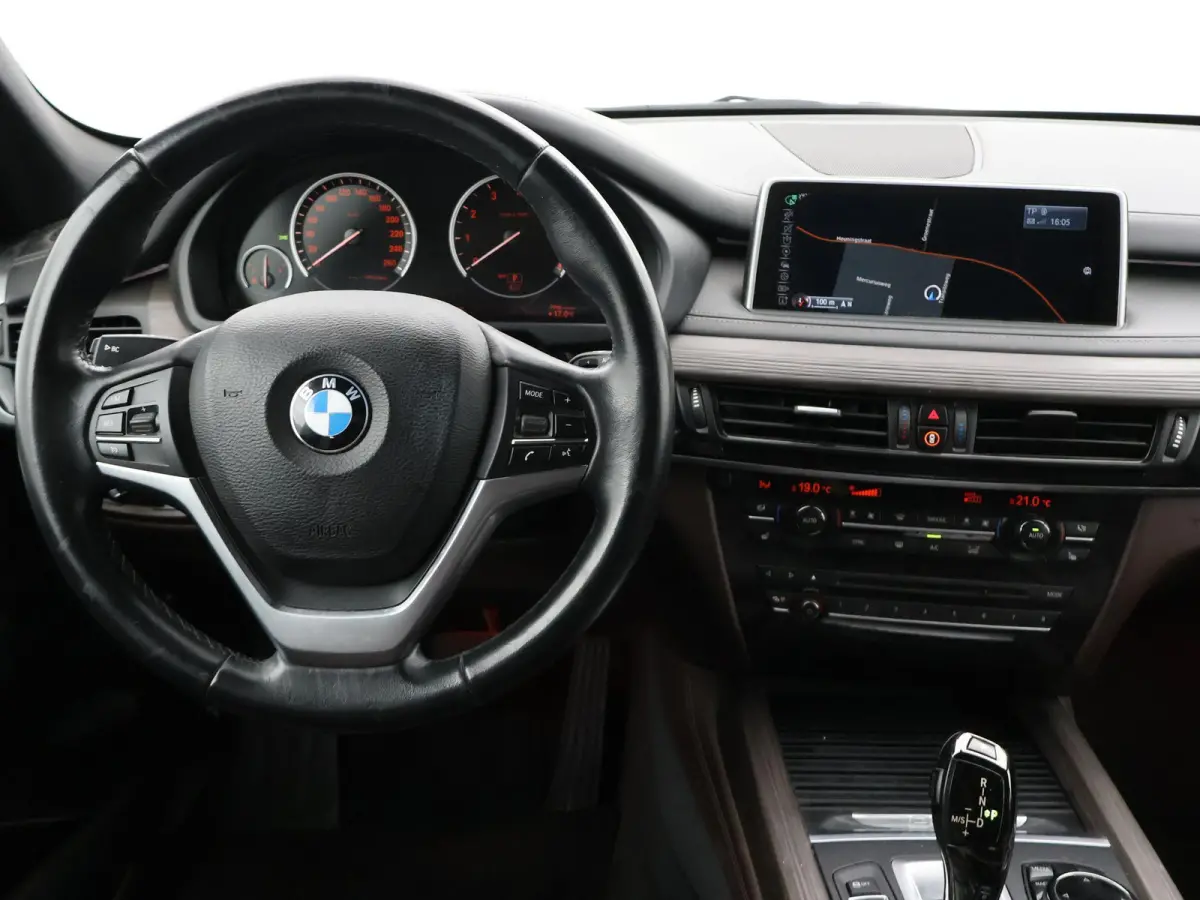 xDrive40e HYBRID + HEAD-UP DISPLAY / NAPPA LEDER / SURROUND VIEW CAMERA / 20 INCH LMV