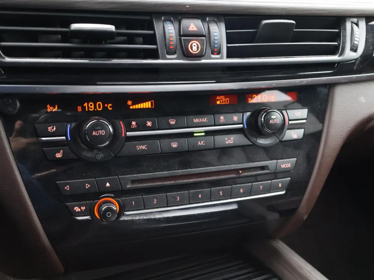 xDrive40e HYBRID + HEAD-UP DISPLAY / NAPPA LEDER / SURROUND VIEW CAMERA / 20 INCH LMV