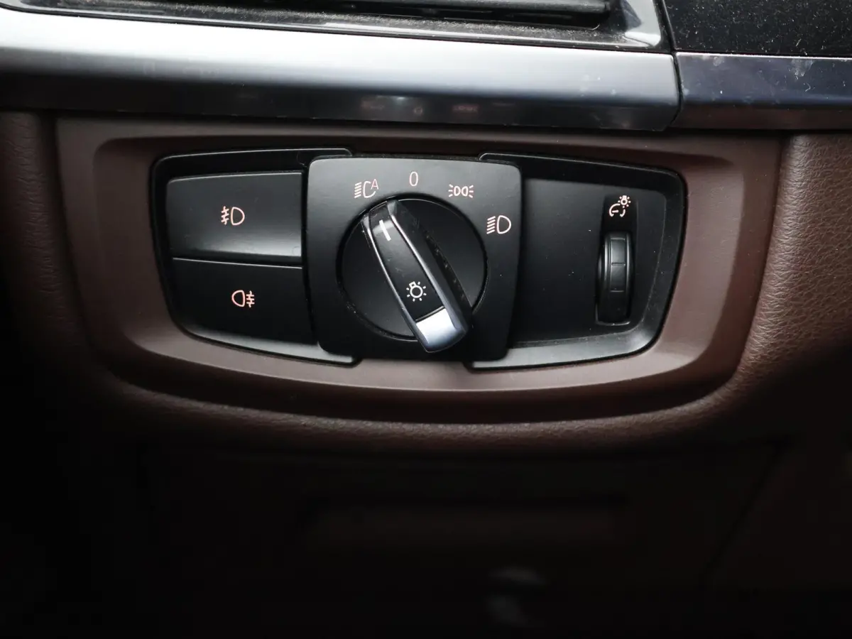 xDrive40e HYBRID + HEAD-UP DISPLAY / NAPPA LEDER / SURROUND VIEW CAMERA / 20 INCH LMV