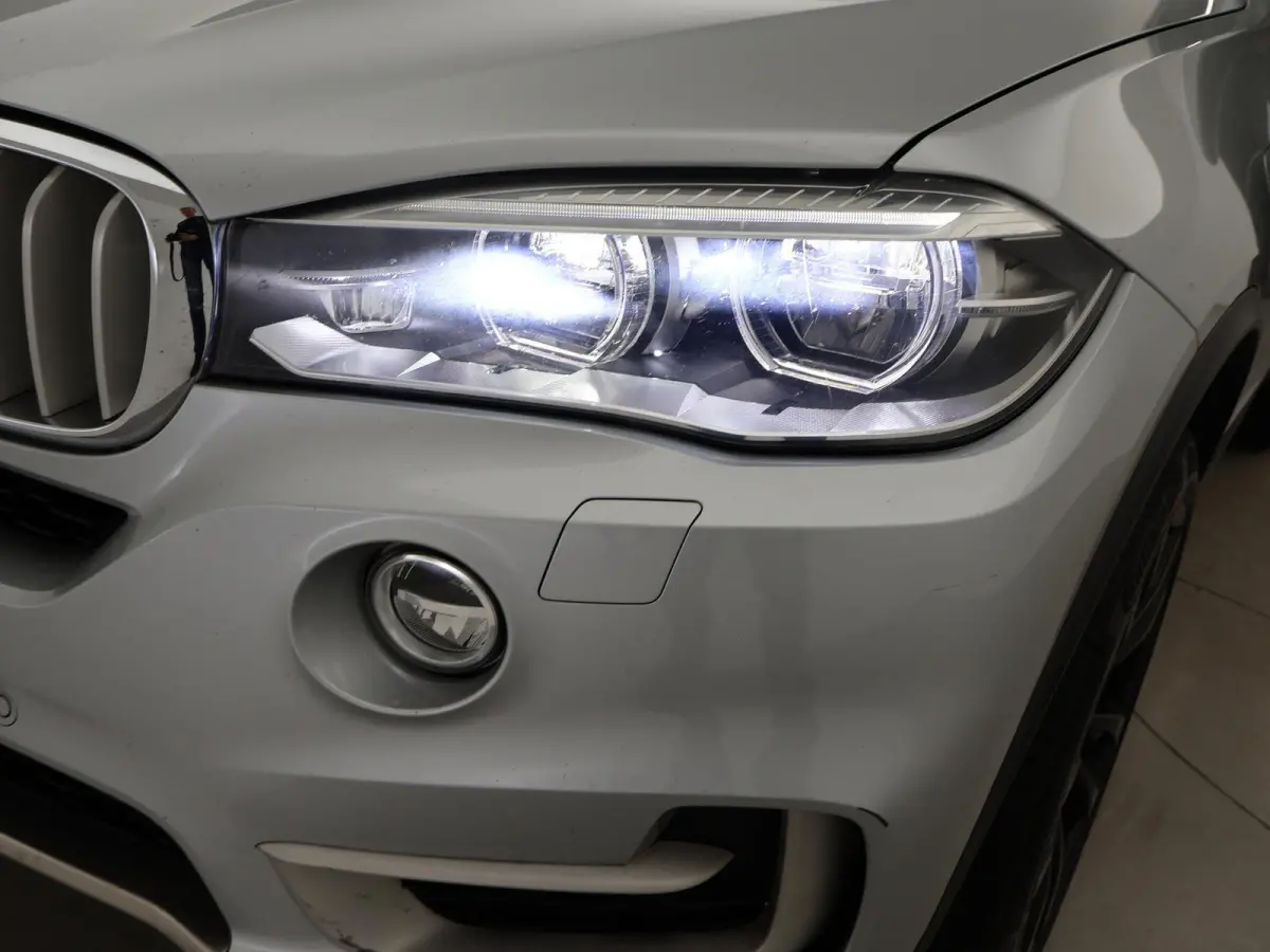 xDrive40e HYBRID + HEAD-UP DISPLAY / NAPPA LEDER / SURROUND VIEW CAMERA / 20 INCH LMV