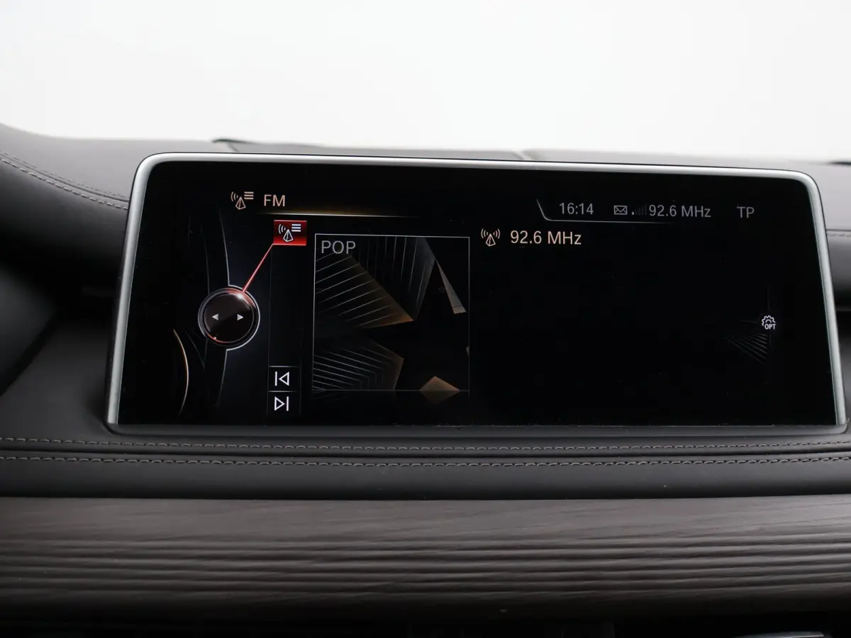 xDrive40e HYBRID + HEAD-UP DISPLAY / NAPPA LEDER / SURROUND VIEW CAMERA / 20 INCH LMV