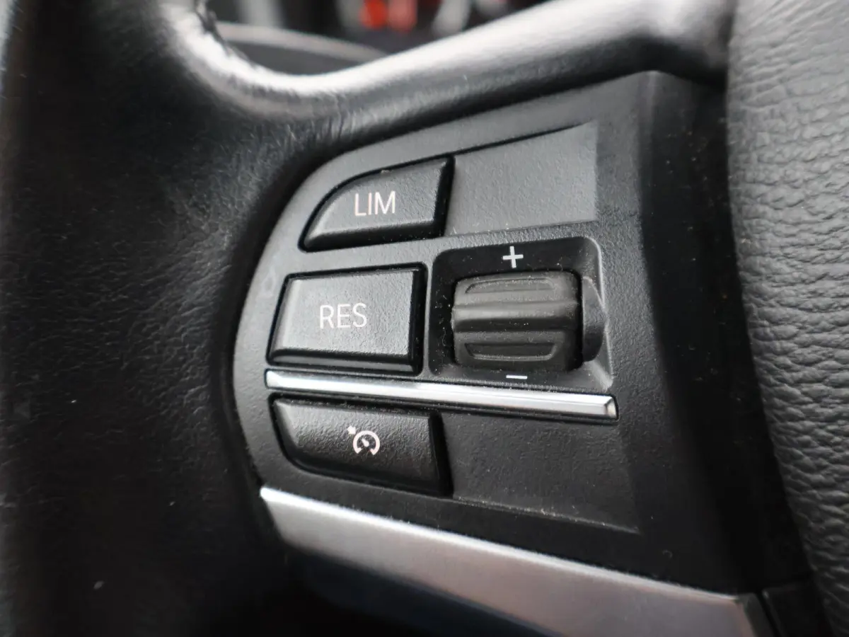 xDrive40e HYBRID + HEAD-UP DISPLAY / NAPPA LEDER / SURROUND VIEW CAMERA / 20 INCH LMV