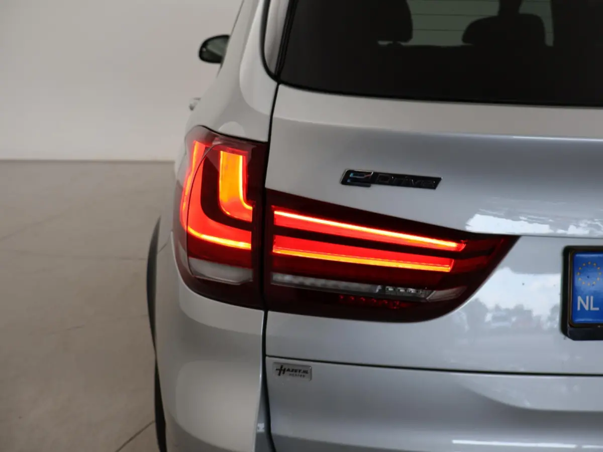 xDrive40e HYBRID + HEAD-UP DISPLAY / NAPPA LEDER / SURROUND VIEW CAMERA / 20 INCH LMV