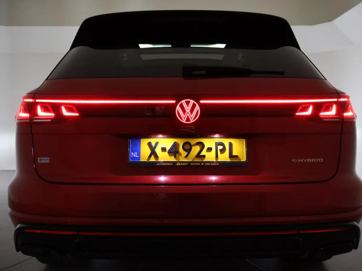 R 3.0 TSi V6 eHybrid 4MOTION R 462 PK *CHILI RED* + PANORAMA | STOELVENTILATIE | LUCHTVERING | DYNAUDIO | HEAD-UP DISPLAY
