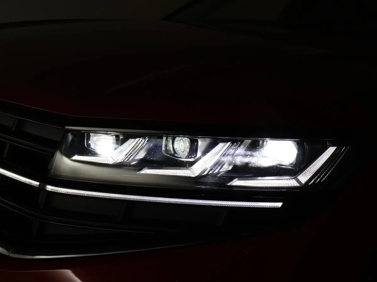 R 3.0 TSi V6 eHybrid 4MOTION R 462 PK *CHILI RED* + PANORAMA | STOELVENTILATIE | LUCHTVERING | DYNAUDIO | HEAD-UP DISPLAY