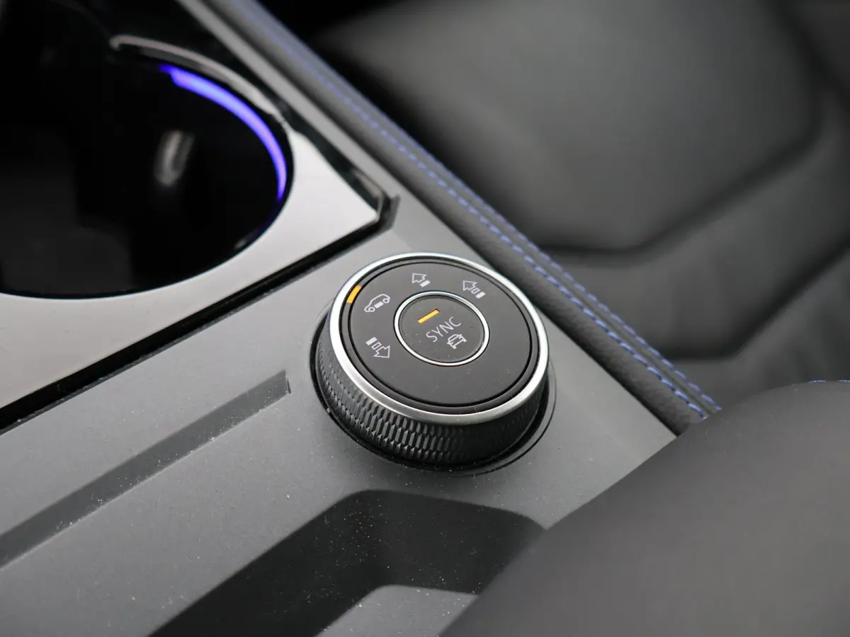 R 3.0 TSi V6 eHybrid 4MOTION R 462 PK *CHILI RED* + PANORAMA | STOELVENTILATIE | LUCHTVERING | DYNAUDIO | HEAD-UP DISPLAY