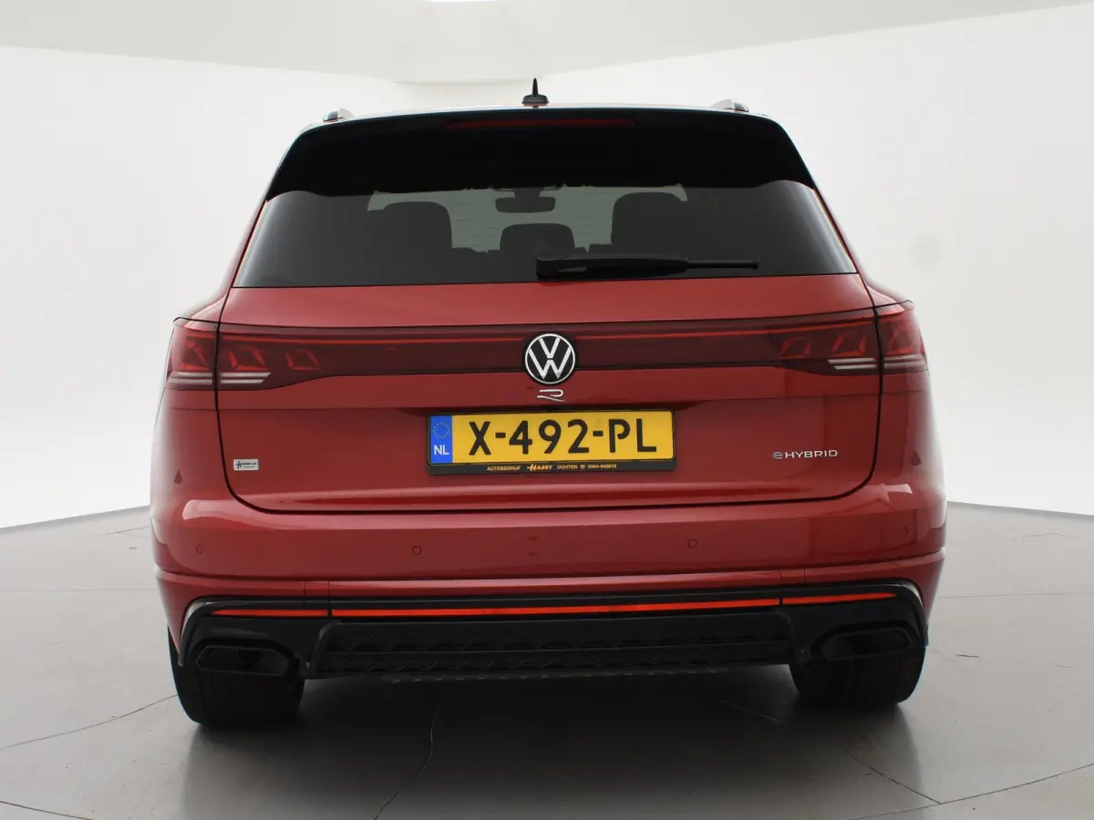 R 3.0 TSi V6 eHybrid 4MOTION R 462 PK *CHILI RED* + PANORAMA | STOELVENTILATIE | LUCHTVERING | DYNAUDIO | HEAD-UP DISPLAY