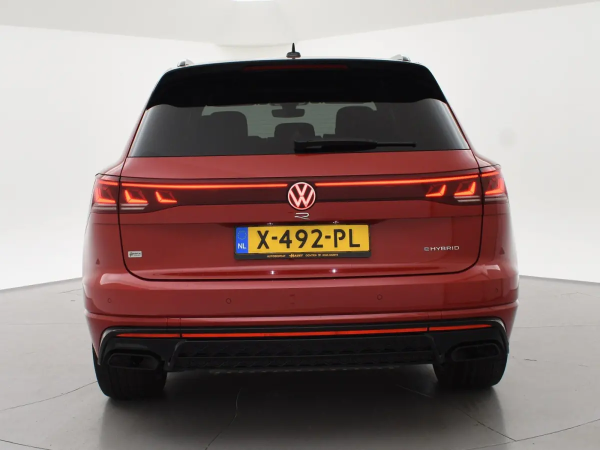 R 3.0 TSi V6 eHybrid 4MOTION R 462 PK *CHILI RED* + PANORAMA | STOELVENTILATIE | LUCHTVERING | DYNAUDIO | HEAD-UP DISPLAY
