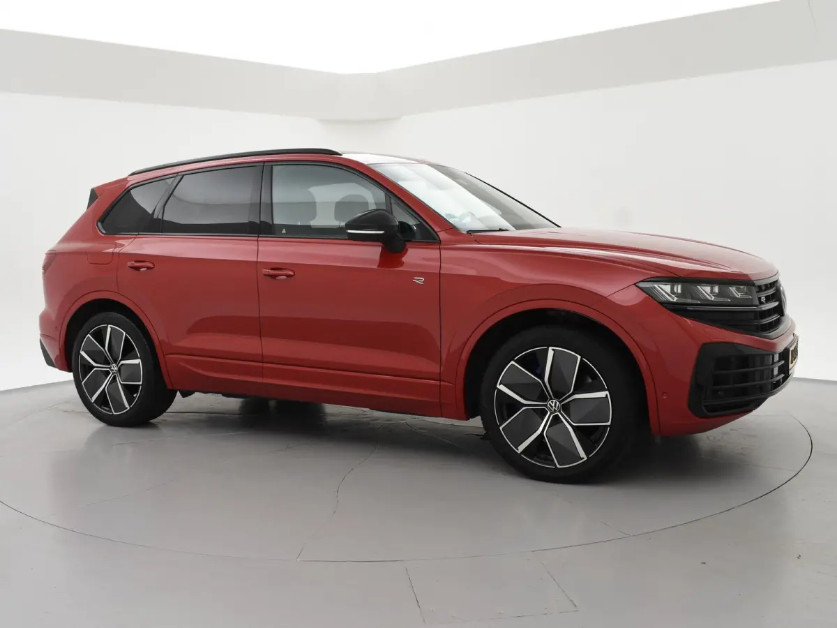 R 3.0 TSi V6 eHybrid 4MOTION R 462 PK *CHILI RED* + PANORAMA | STOELVENTILATIE | LUCHTVERING | DYNAUDIO | HEAD-UP DISPLAY