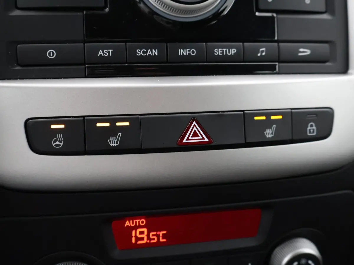 1.6 CVVT AUTOMAAT + STUUR/STOELVERWARMING | PARKEERSENSOREN | LMV | CLIMATE CONTROL