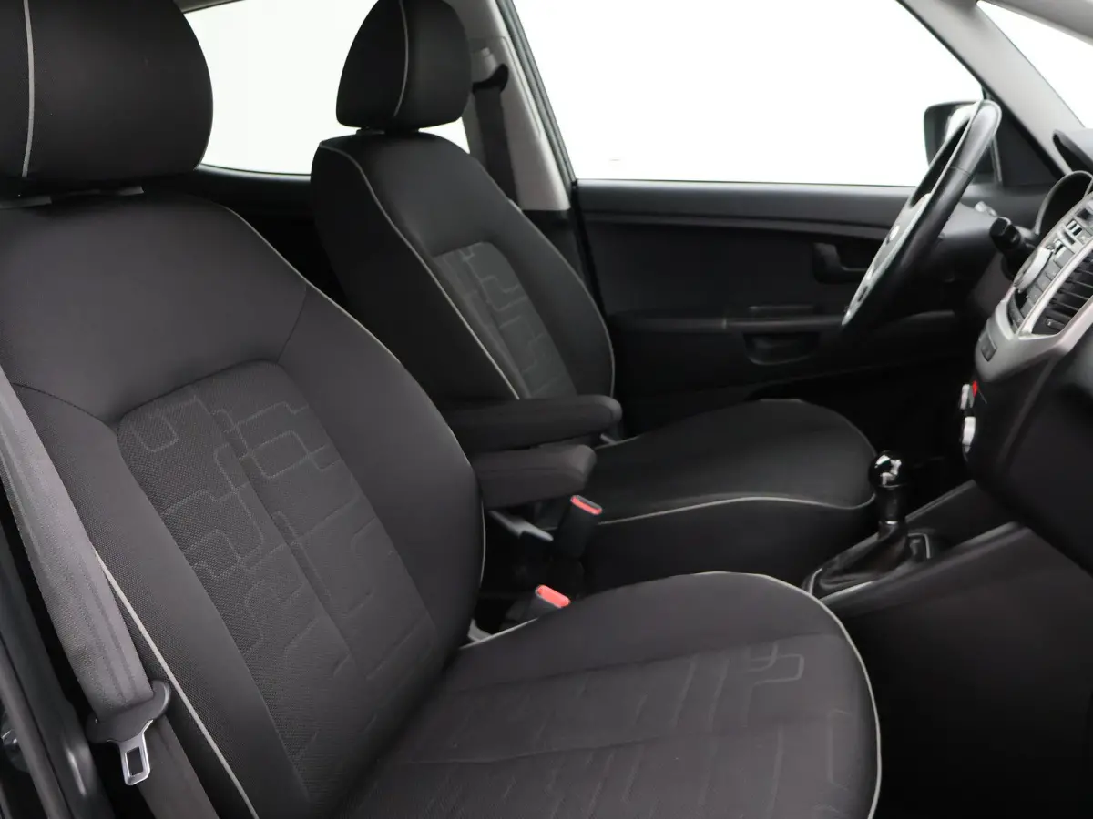 1.6 CVVT AUTOMAAT + STUUR/STOELVERWARMING | PARKEERSENSOREN | LMV | CLIMATE CONTROL