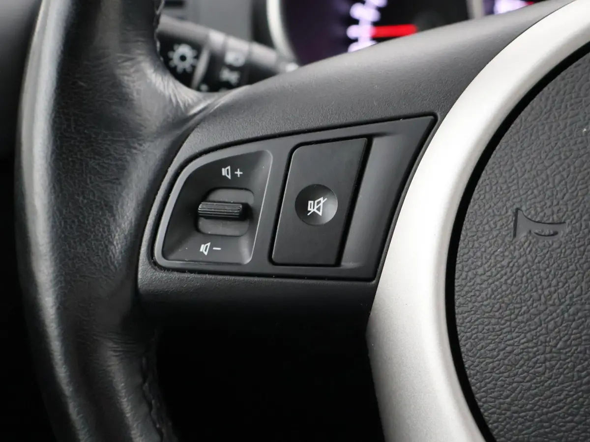 1.6 CVVT AUTOMAAT + STUUR/STOELVERWARMING | PARKEERSENSOREN | LMV | CLIMATE CONTROL