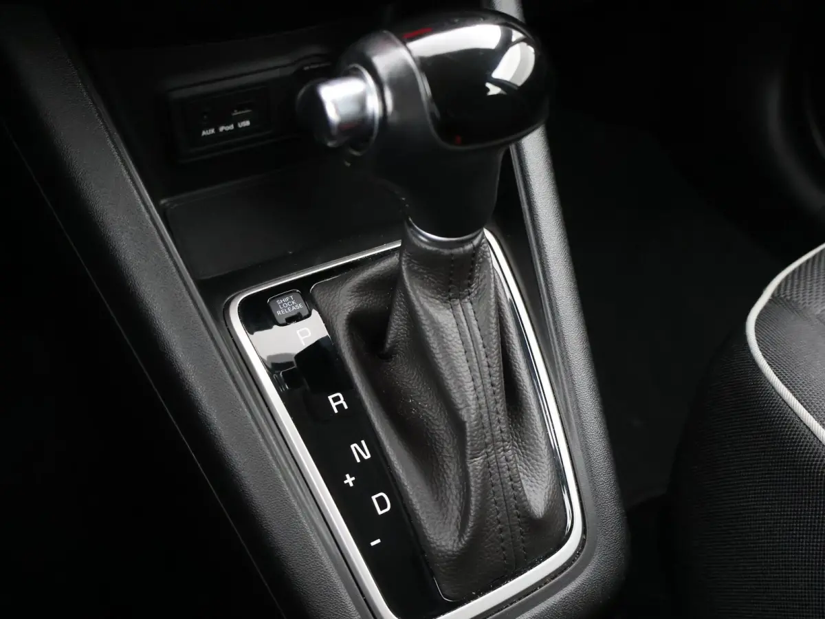 1.6 CVVT AUTOMAAT + STUUR/STOELVERWARMING | PARKEERSENSOREN | LMV | CLIMATE CONTROL