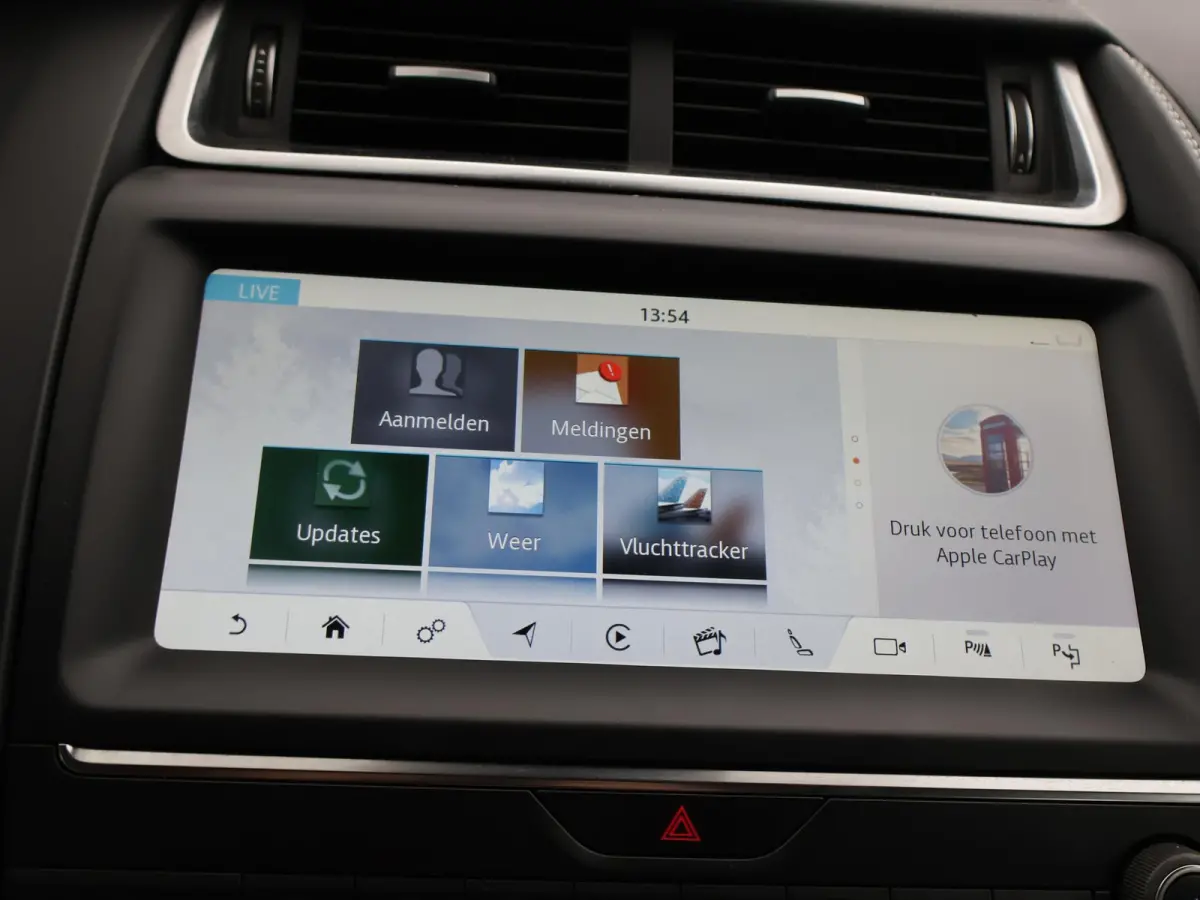 2.0 TURBO P250 AWD R-DYNAMIC SE + PANORAMA / LEDER / CAMERA