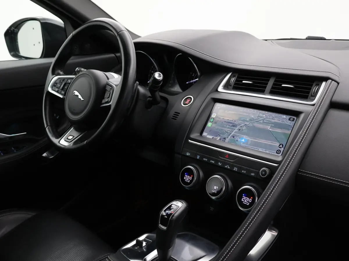 2.0 TURBO P250 AWD R-DYNAMIC SE + PANORAMA / LEDER / CAMERA