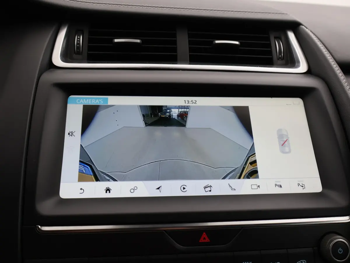 2.0 TURBO P250 AWD R-DYNAMIC SE + PANORAMA / LEDER / CAMERA
