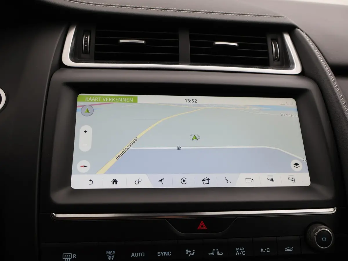 2.0 TURBO P250 AWD R-DYNAMIC SE + PANORAMA / LEDER / CAMERA