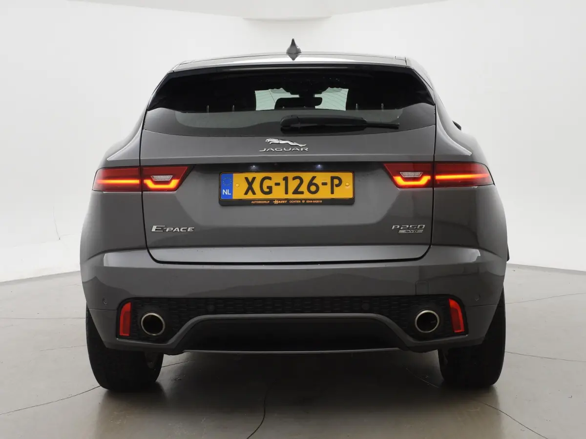 2.0 TURBO P250 AWD R-DYNAMIC SE + PANORAMA / LEDER / CAMERA