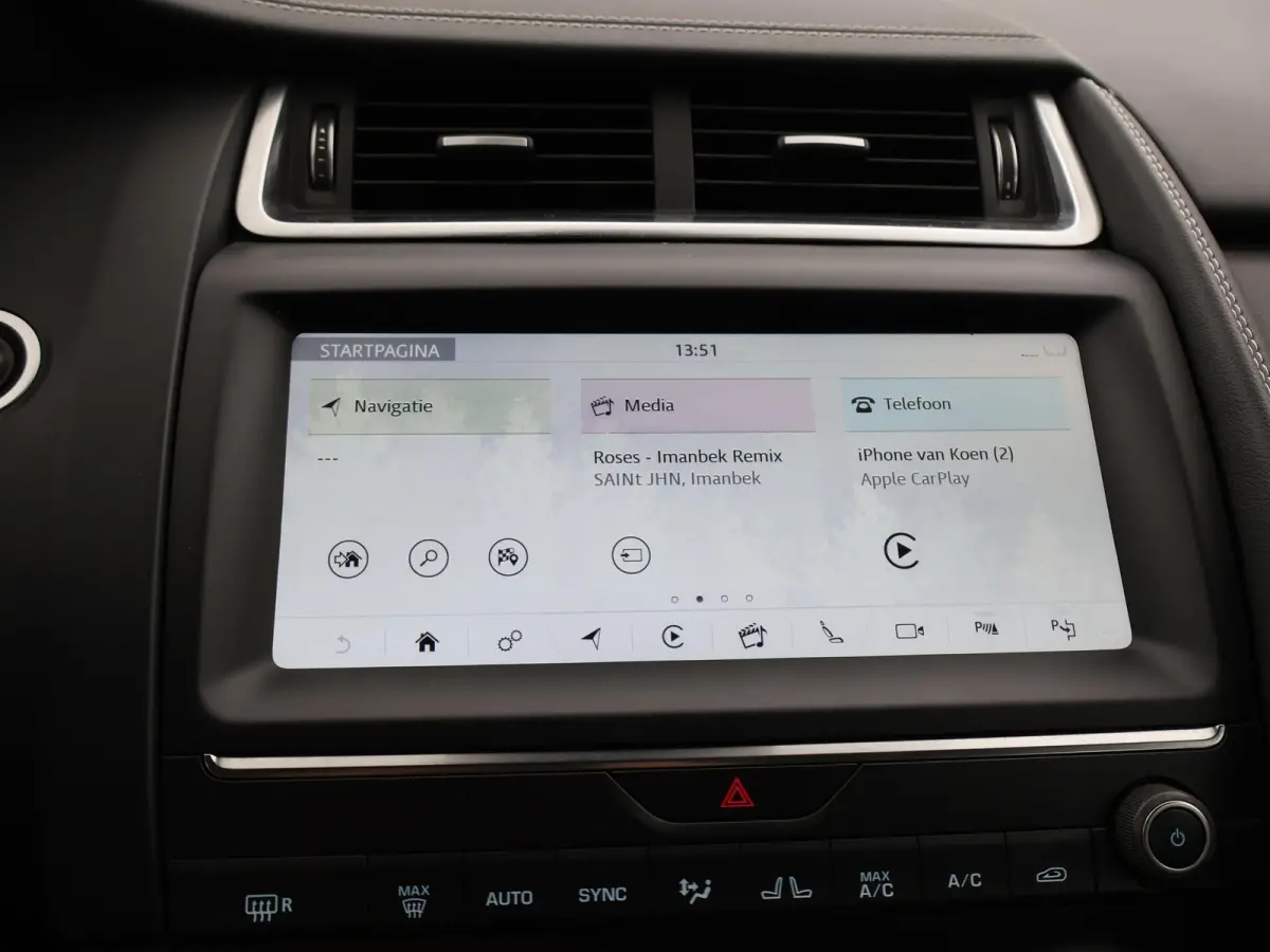 2.0 TURBO P250 AWD R-DYNAMIC SE + PANORAMA / LEDER / CAMERA