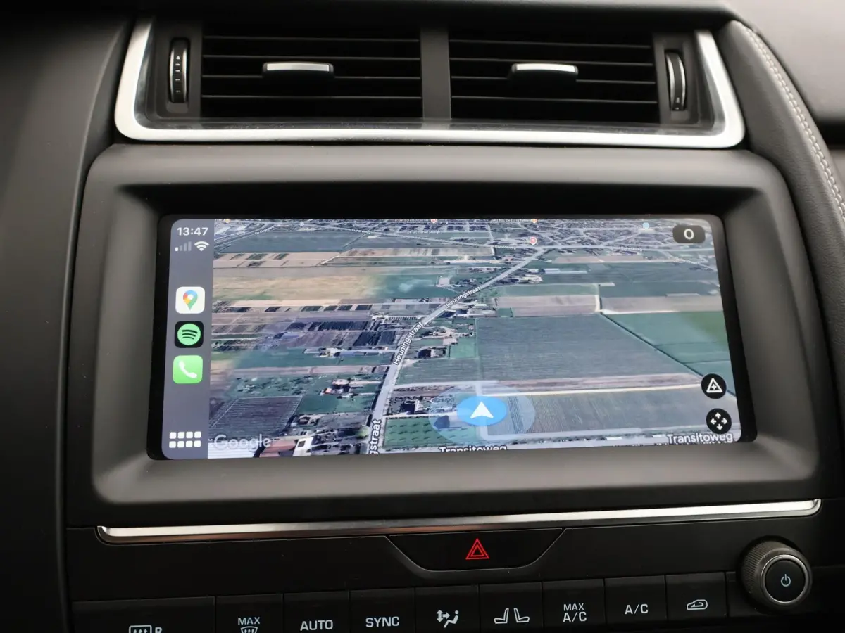 2.0 TURBO P250 AWD R-DYNAMIC SE + PANORAMA / LEDER / CAMERA