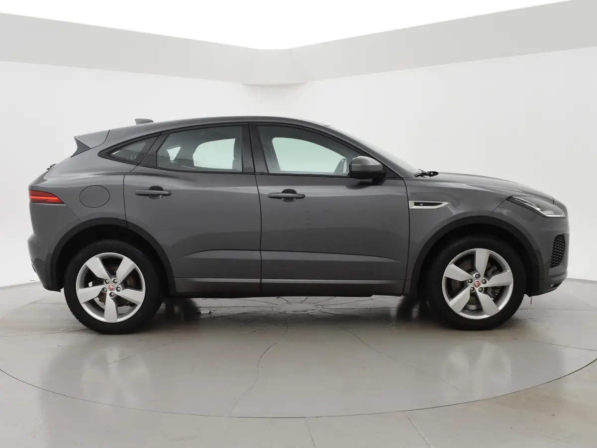 2.0 TURBO P250 AWD R-DYNAMIC SE + PANORAMA / LEDER / CAMERA