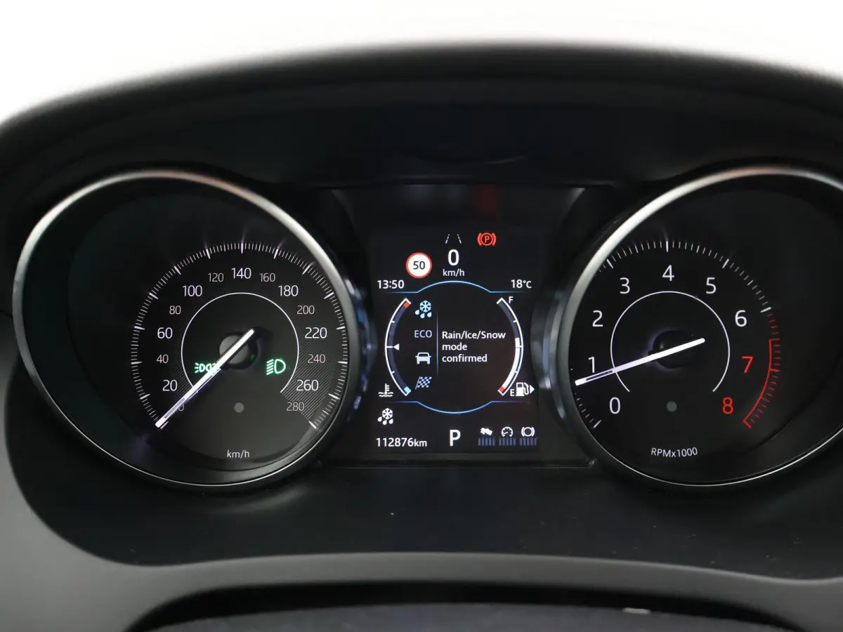 2.0 TURBO P250 AWD R-DYNAMIC SE + PANORAMA / LEDER / CAMERA