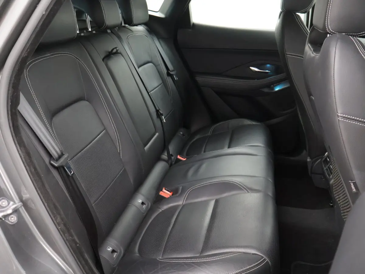 2.0 TURBO P250 AWD R-DYNAMIC SE + PANORAMA / LEDER / CAMERA
