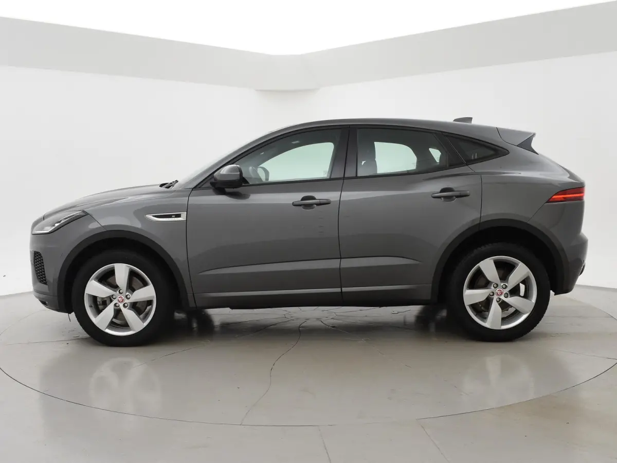 2.0 TURBO P250 AWD R-DYNAMIC SE + PANORAMA / LEDER / CAMERA