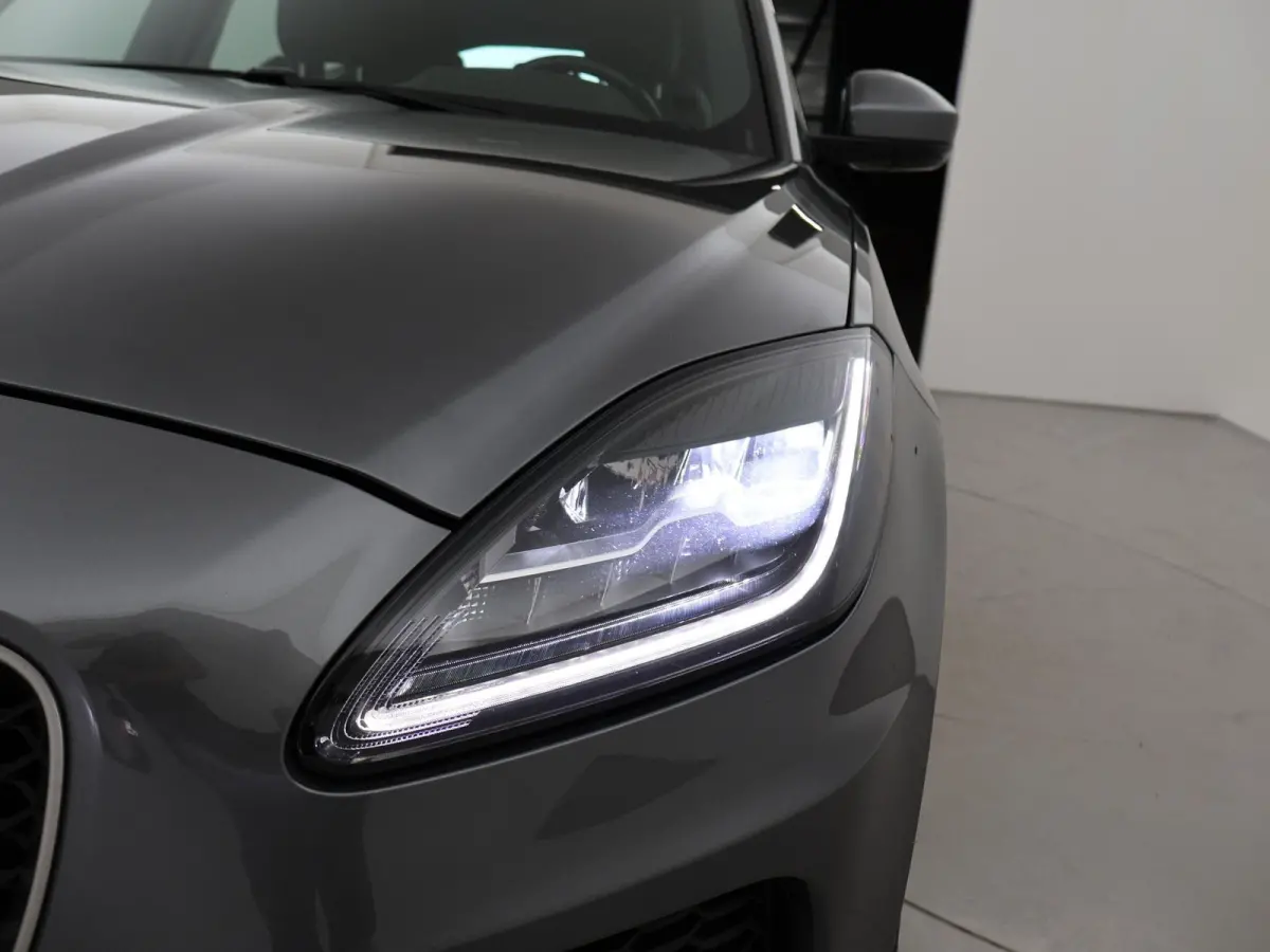2.0 TURBO P250 AWD R-DYNAMIC SE + PANORAMA / LEDER / CAMERA