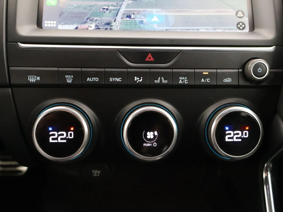 2.0 TURBO P250 AWD R-DYNAMIC SE + PANORAMA / LEDER / CAMERA