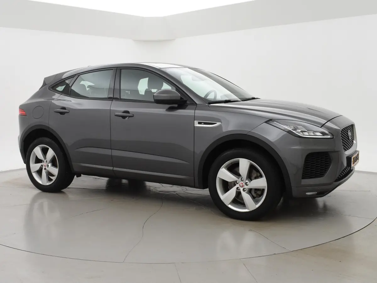 2.0 TURBO P250 AWD R-DYNAMIC SE + PANORAMA / LEDER / CAMERA