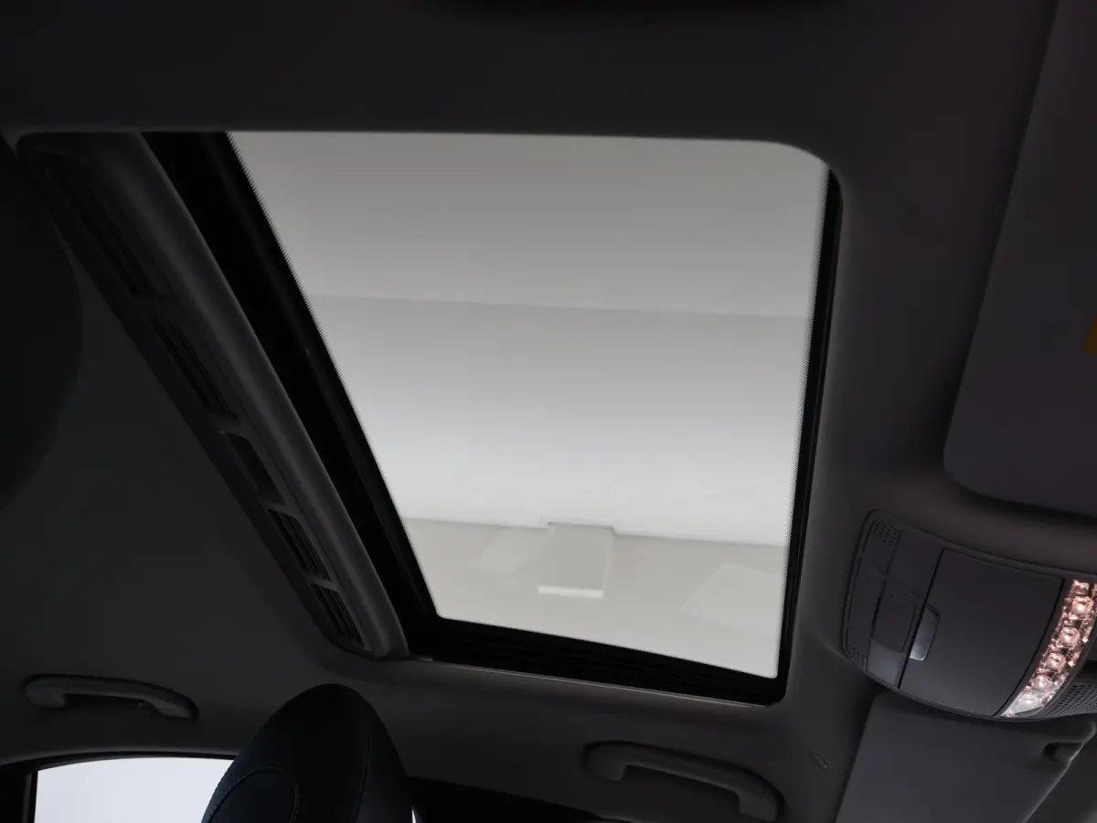 200 AVANTGARDE SEDAN + DIGITALE COCKPIT WIDESCREEN | SCHUIFDAK | SFEERVERLICHTING