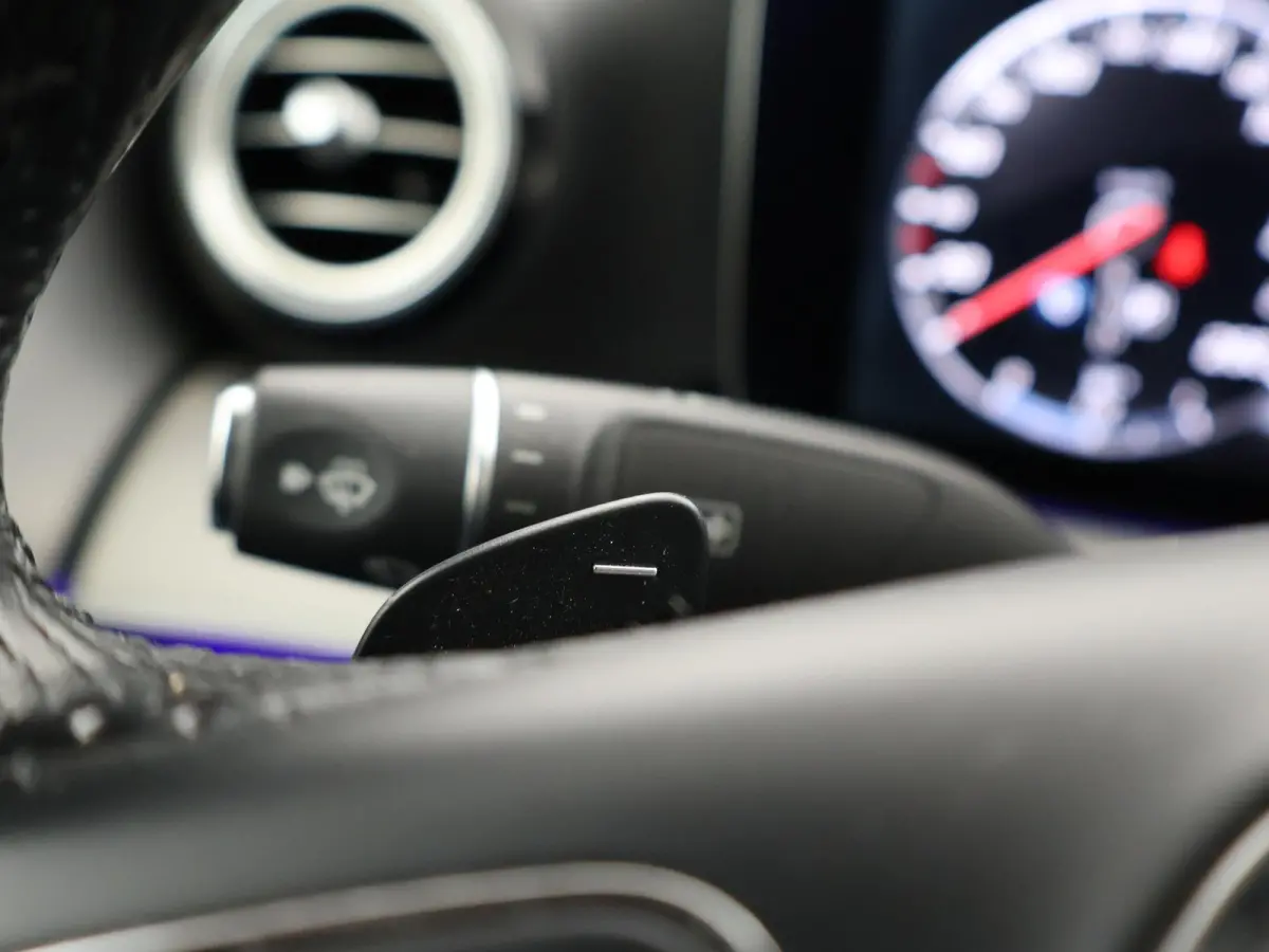 200 AVANTGARDE SEDAN + DIGITALE COCKPIT WIDESCREEN | SCHUIFDAK | SFEERVERLICHTING